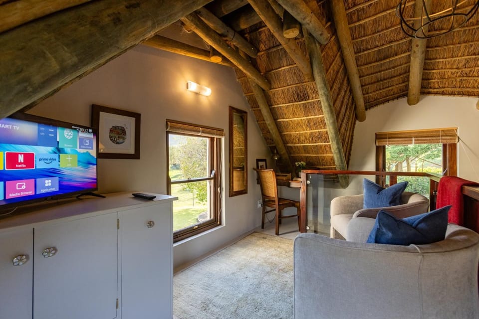 TV and multimedia, Living room, Seating area, Evening entertainment