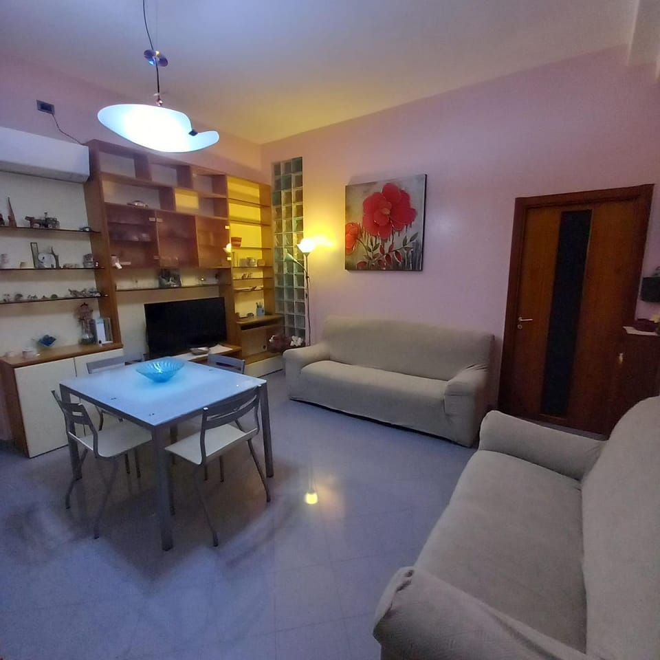 TV and multimedia, Seating area, Dining area