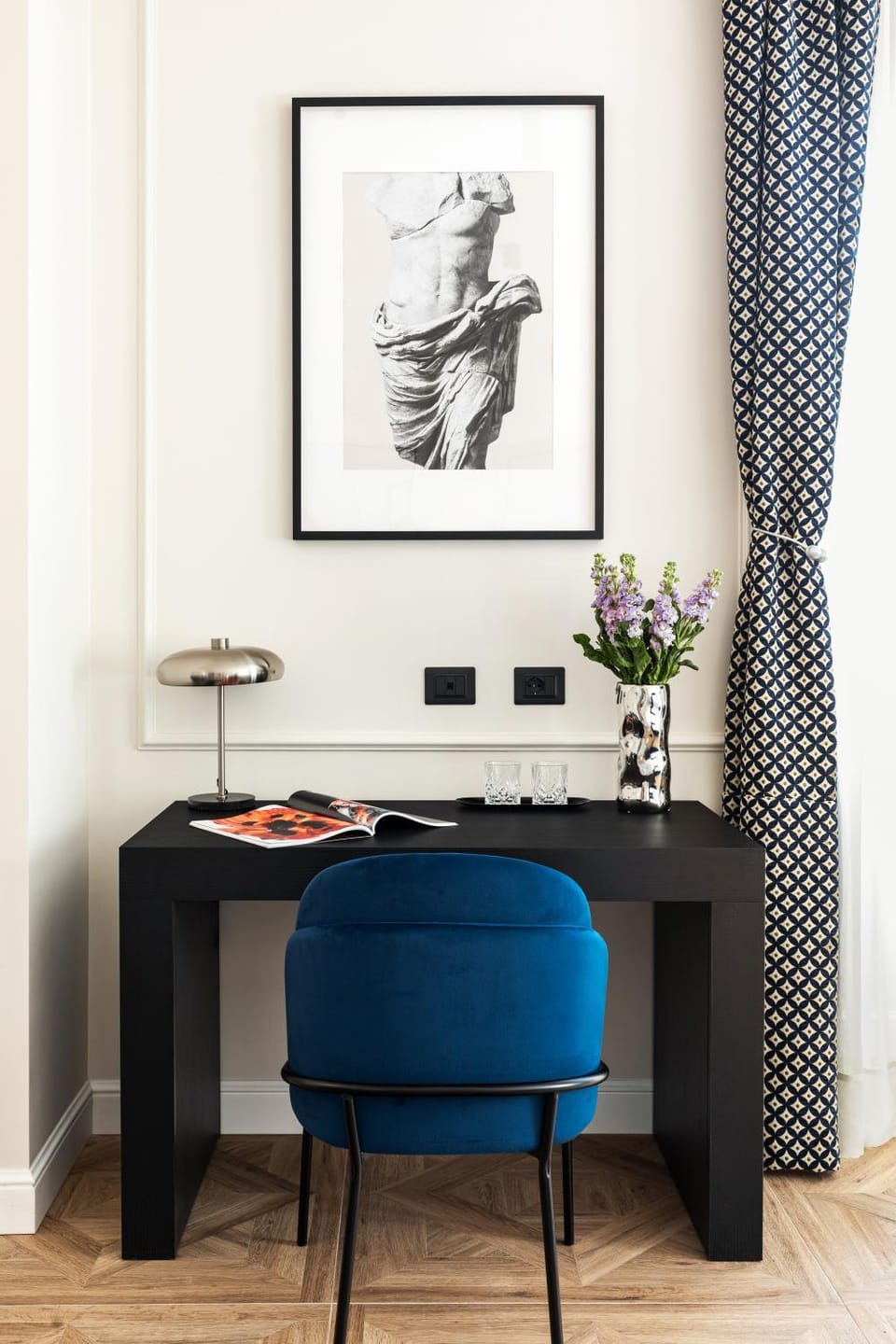 Living room, Decorative detail, Seating area