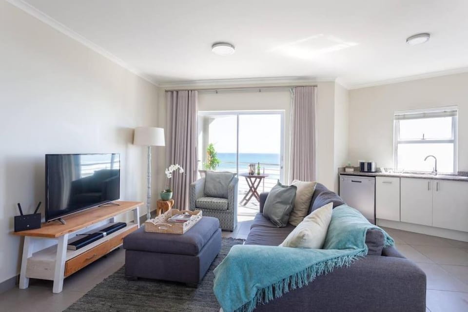 Bloubergstrand 2 Bedroom Beachfront Apartment Apartment in Cape Town