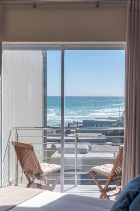 Bloubergstrand 2 Bedroom Beachfront Apartment Apartment in Cape Town