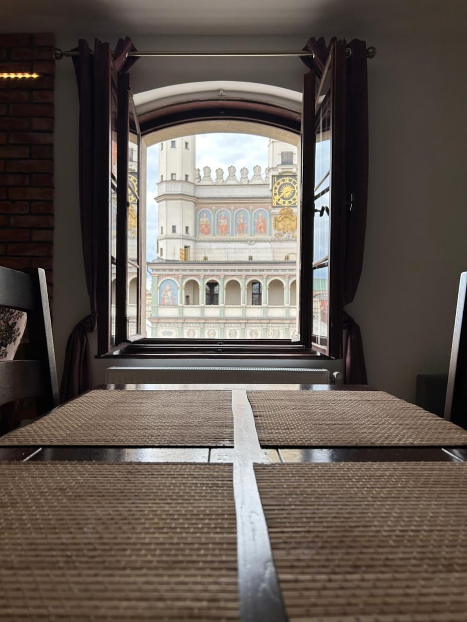 Dining area, City view