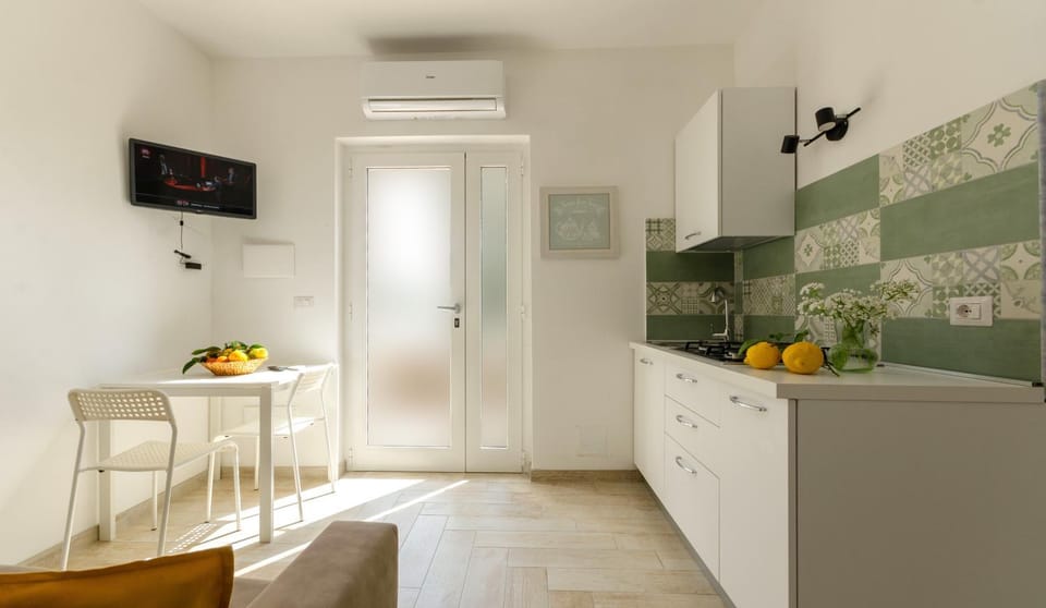 Property building, Kitchen or kitchenette, Living room