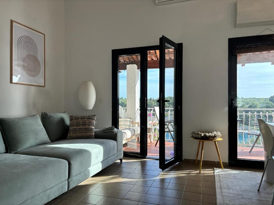 View (from property/room), Balcony/Terrace, Living room, Seating area