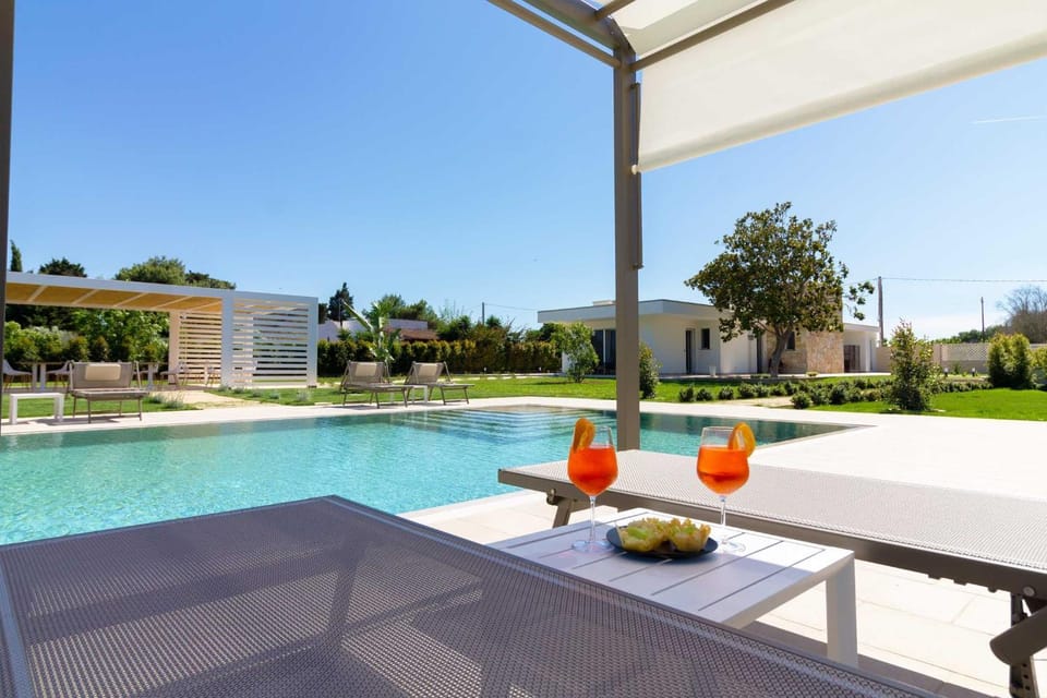 Day, Garden, Food and drinks, Garden view, Pool view, Swimming pool, Drinks, sunbed