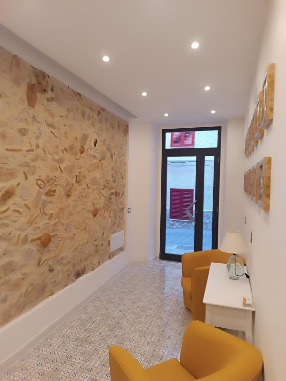 Lobby or reception, Internal: Not applicable to any particular room