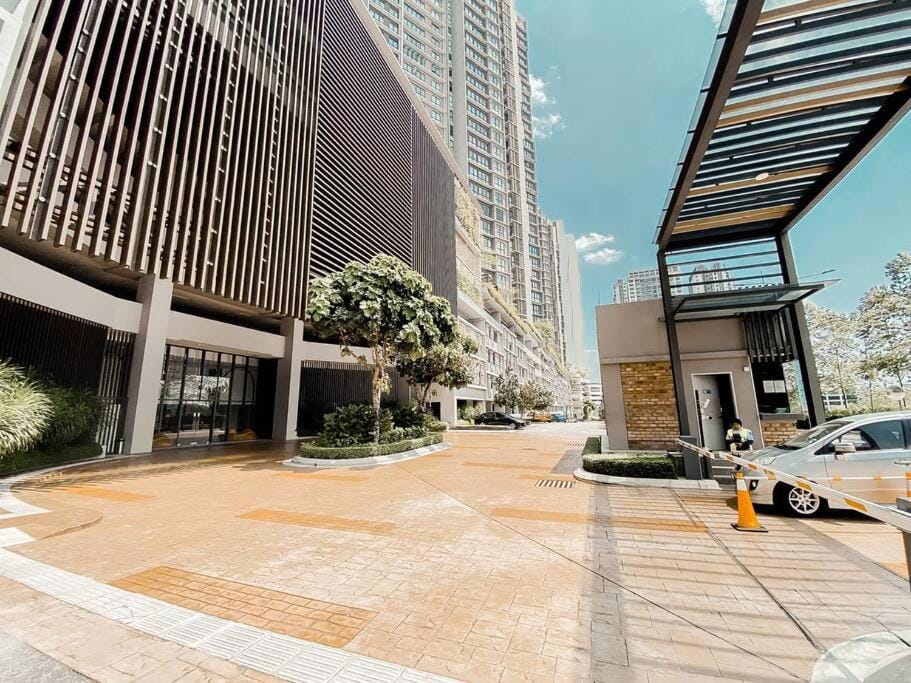 Muji Design Spacious Family 3R3B @ IOI Resort City Apartment in Putrajaya