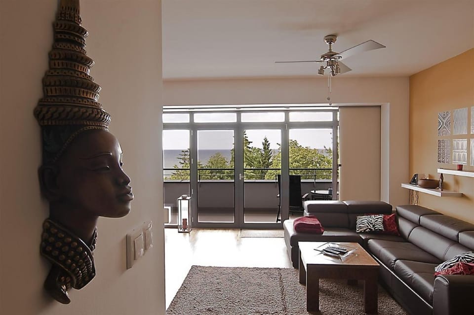 TV and multimedia, View (from property/room), Living room, Photo of the whole room, Seating area