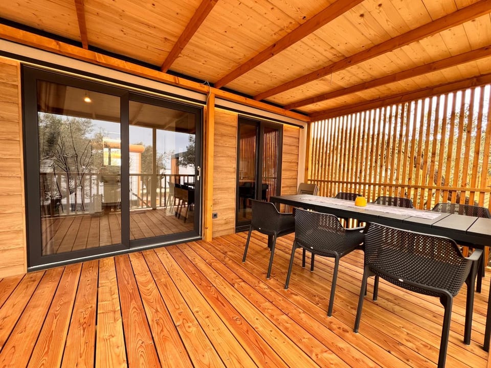 Patio, Dining area