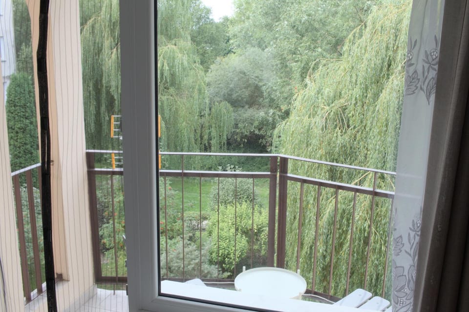 Balcony/Terrace, Garden view