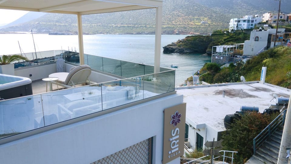 Property building, Balcony/Terrace, Sea view