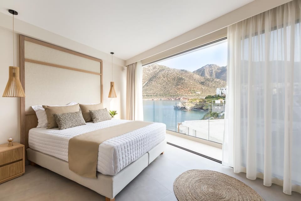 Bed, Natural landscape, Photo of the whole room, Bedroom, Mountain view