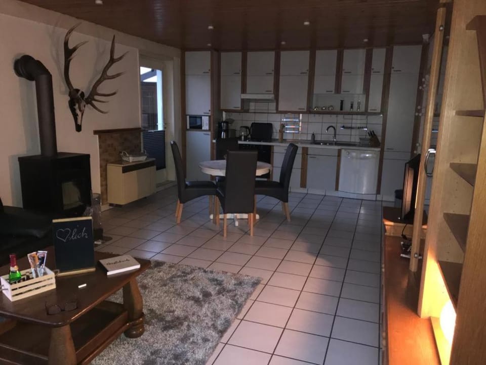 Kitchen or kitchenette, Dining area, dishwasher, pet friendly, stove