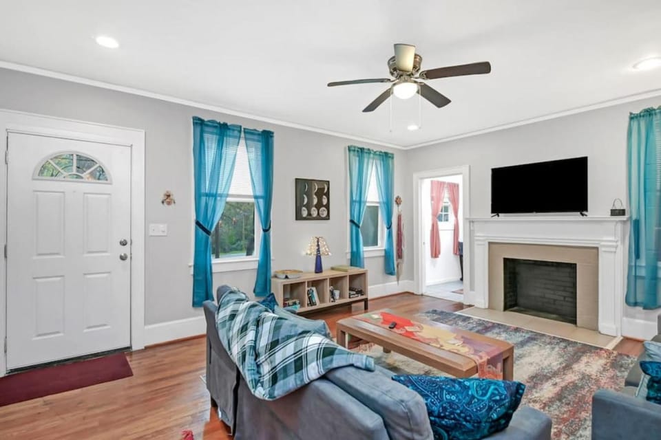 Unique 3BR - Sleeps 6 House in Columbia