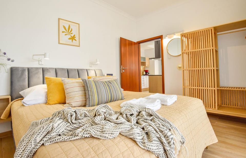 Bed, Photo of the whole room, Bedroom, towels, wardrobe