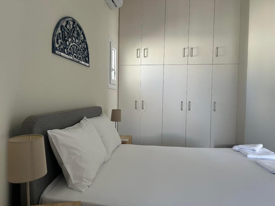 Bed, Photo of the whole room, Bedroom, towels, wardrobe
