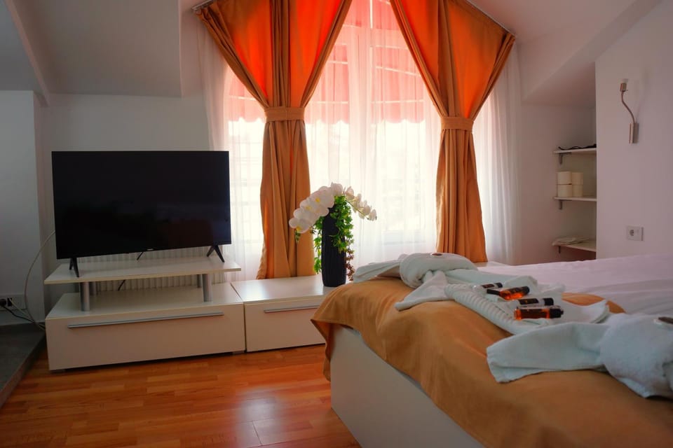 Bed, TV and multimedia, towels