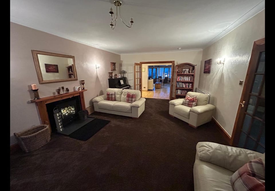 TV and multimedia, Photo of the whole room, Seating area