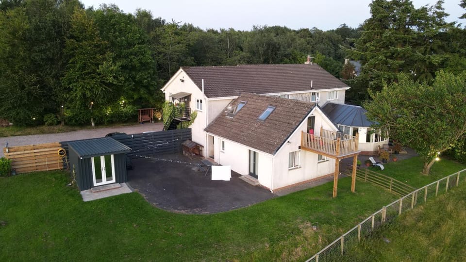 Property building, Day, Natural landscape