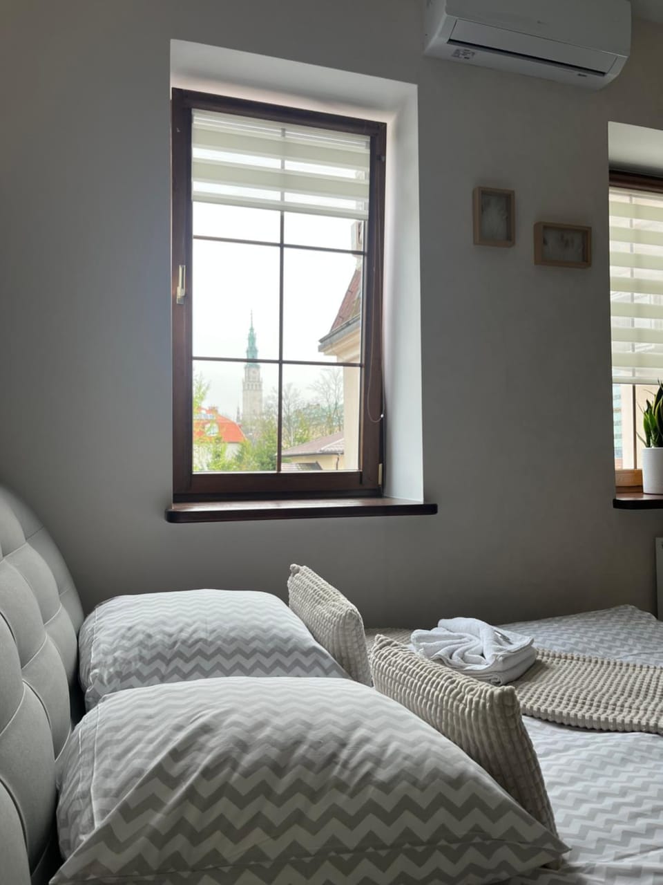 Bed, Bedroom, air conditioner