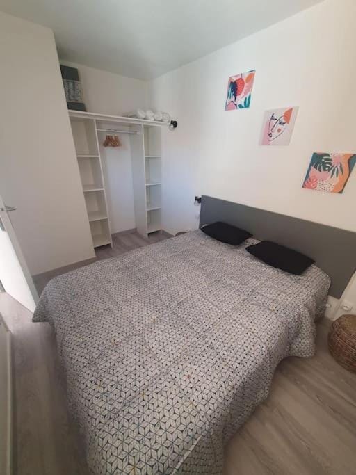 Bed, Photo of the whole room, Bedroom, wardrobe
