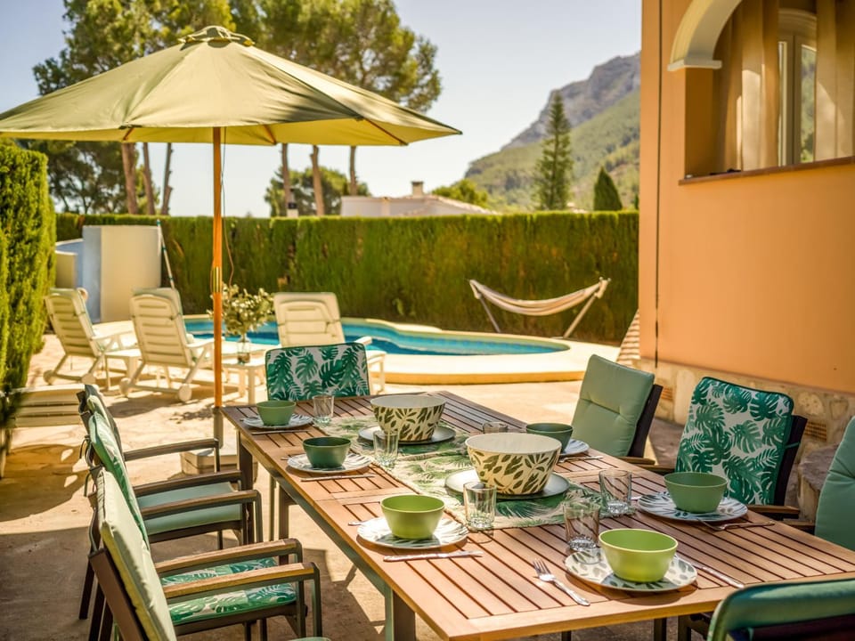 Dining area, Pool view, Swimming pool