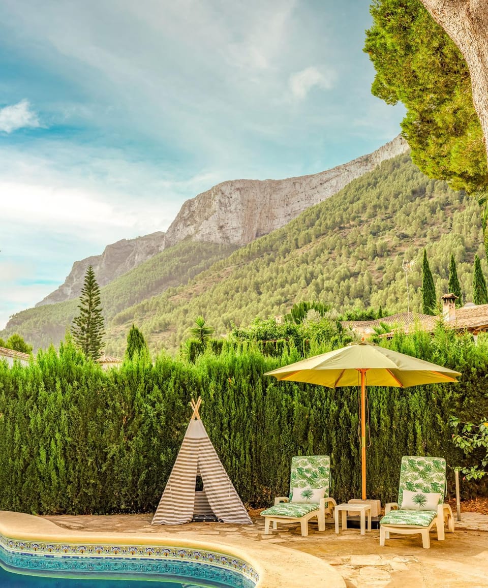 Nearby landmark, Natural landscape, Mountain view, Swimming pool, sunbed