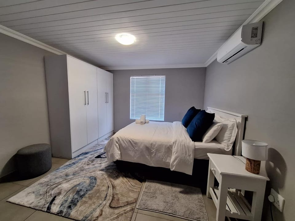 Bed, Photo of the whole room, Bedroom, towels, air conditioner