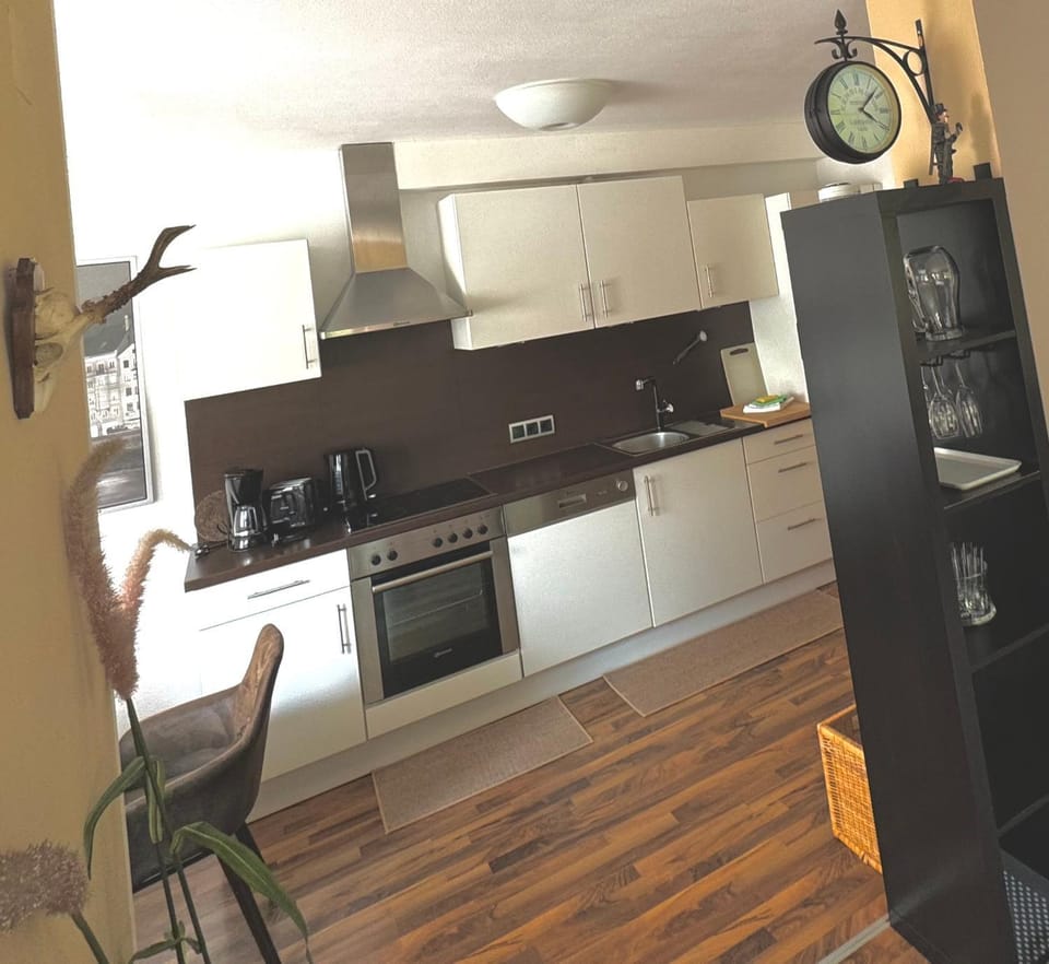 Kitchen or kitchenette, dishwasher, oven, pet friendly, stove