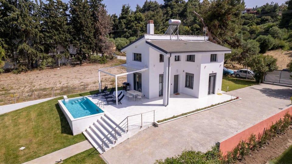 Aura Beachfront Private Pool Villa House in Halkidiki