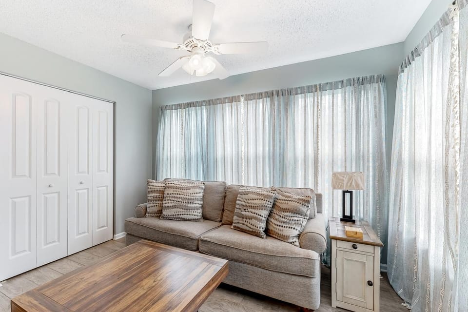 Sunny Shores Retreat Apartment in Garden City