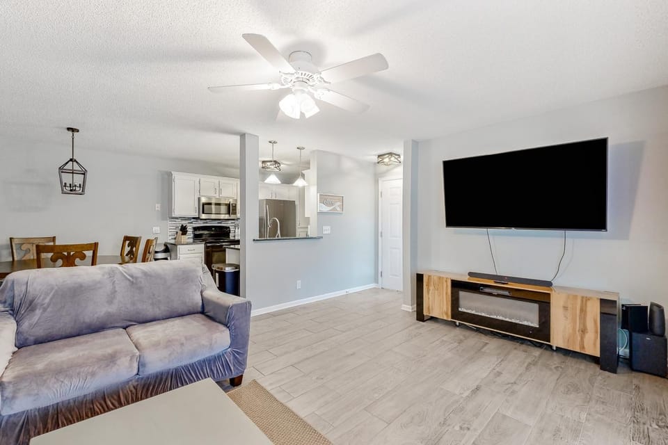 Sunny Shores Retreat Apartment in Garden City