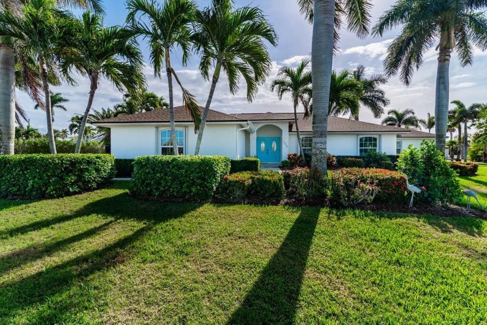 Property building, Natural landscape, Garden view