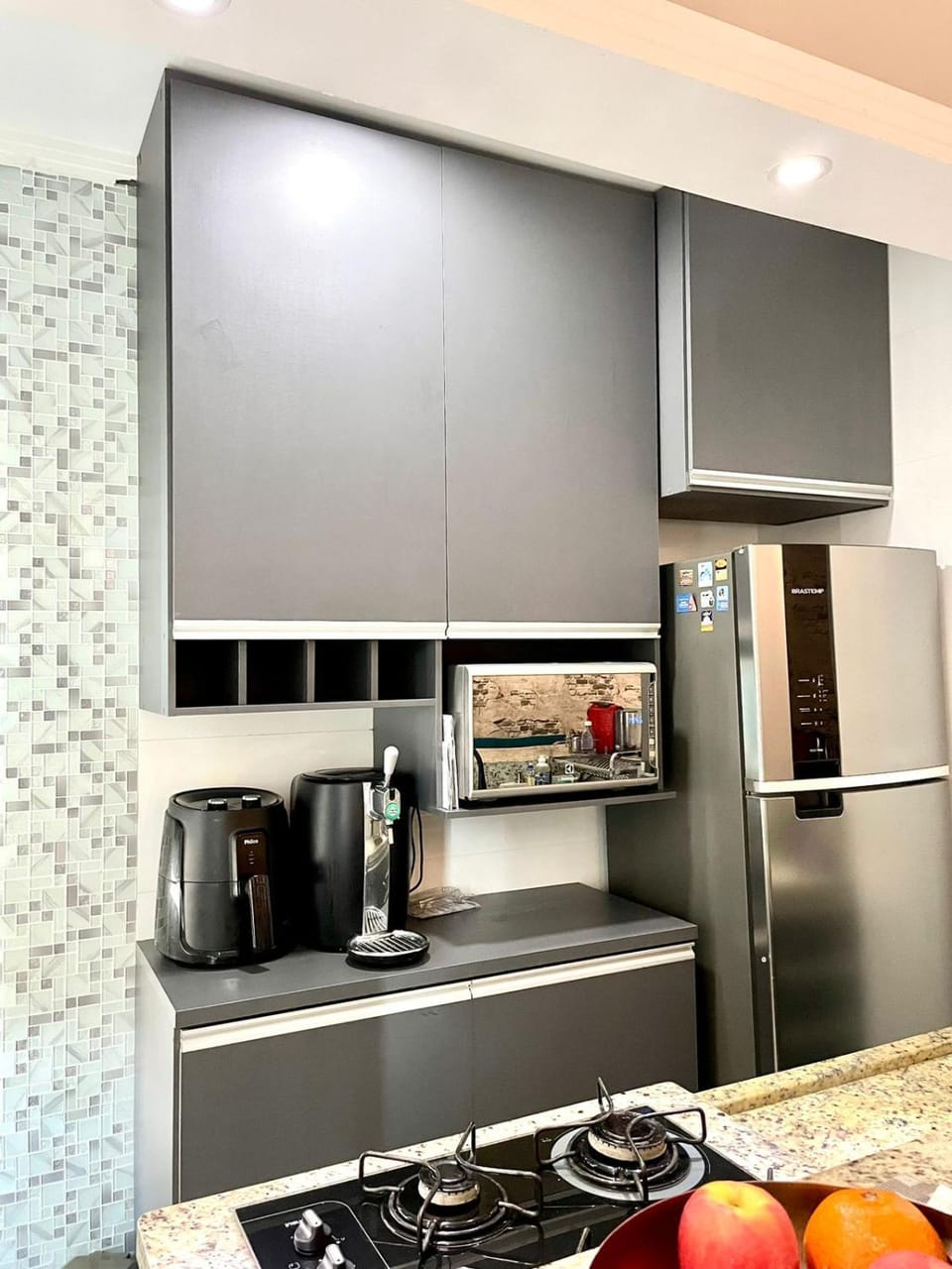 Kitchen or kitchenette, minibar, stove