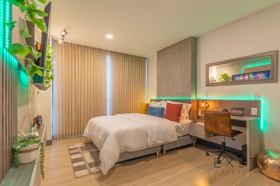 Bed, Photo of the whole room, Seating area, Bedroom