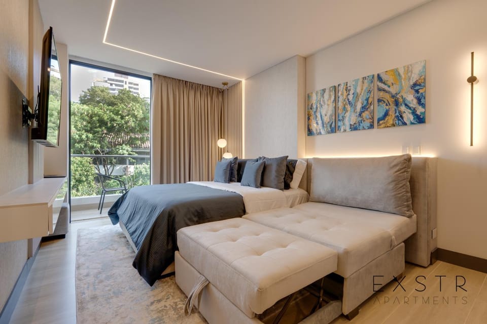 Bed, TV and multimedia, Photo of the whole room, Bedroom
