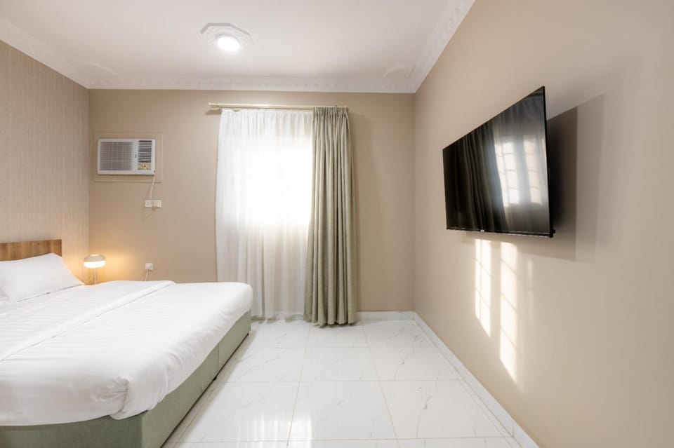 Communal lounge/ TV room, Bed, TV and multimedia, Photo of the whole room, Evening entertainment, Bedroom, air conditioner