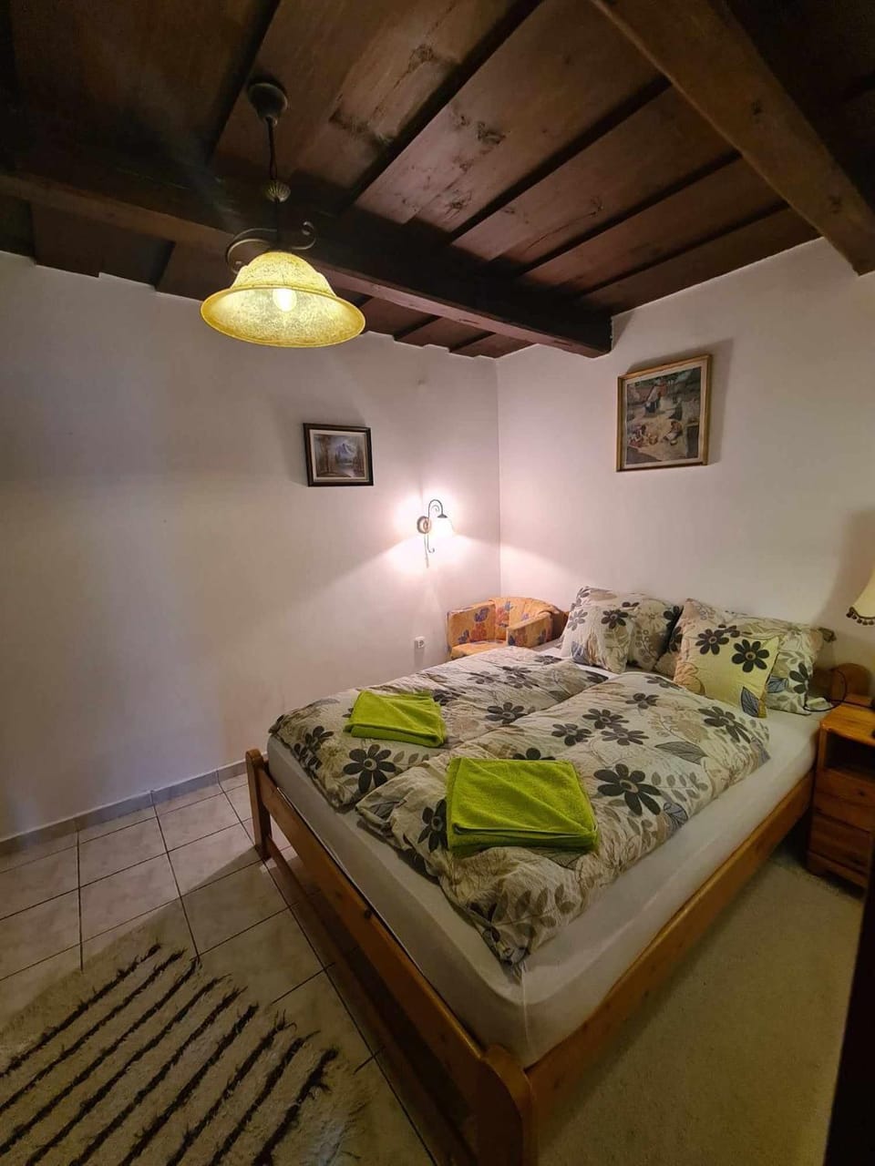 Bed, Bedroom, towels