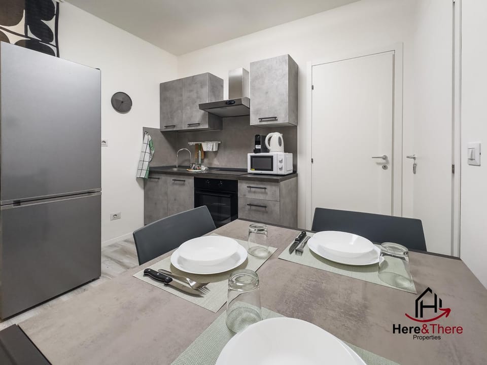 Kitchen or kitchenette, Photo of the whole room, Dining area, minibar, pet friendly, stove