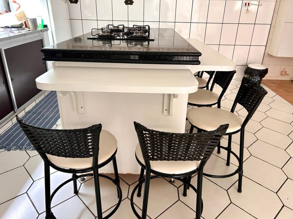Kitchen or kitchenette, Dining area, stove