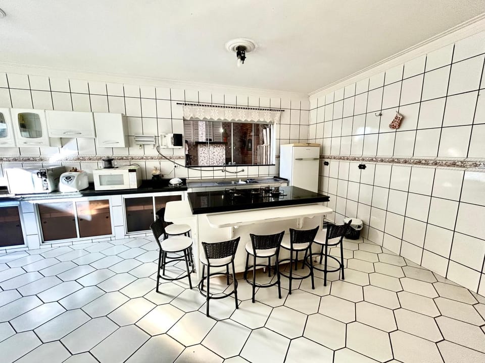 Kitchen or kitchenette, Dining area, minibar, oven, pet friendly, stove