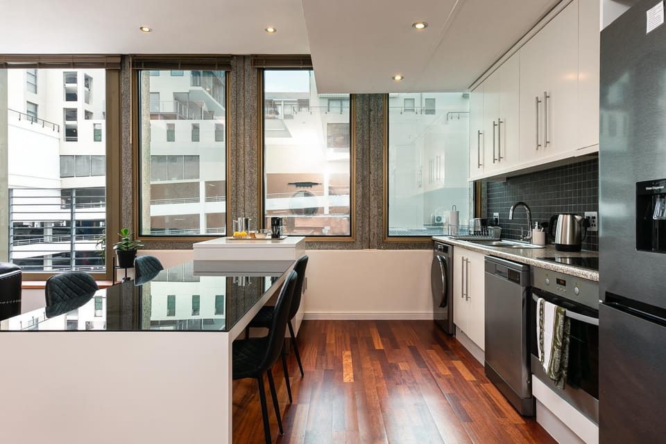 Kitchen or kitchenette, Dining area, dishwasher, oven, toaster