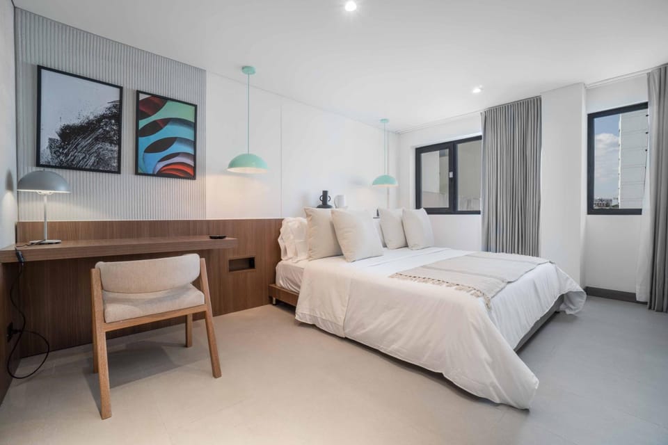 Bed, TV and multimedia, Bedroom