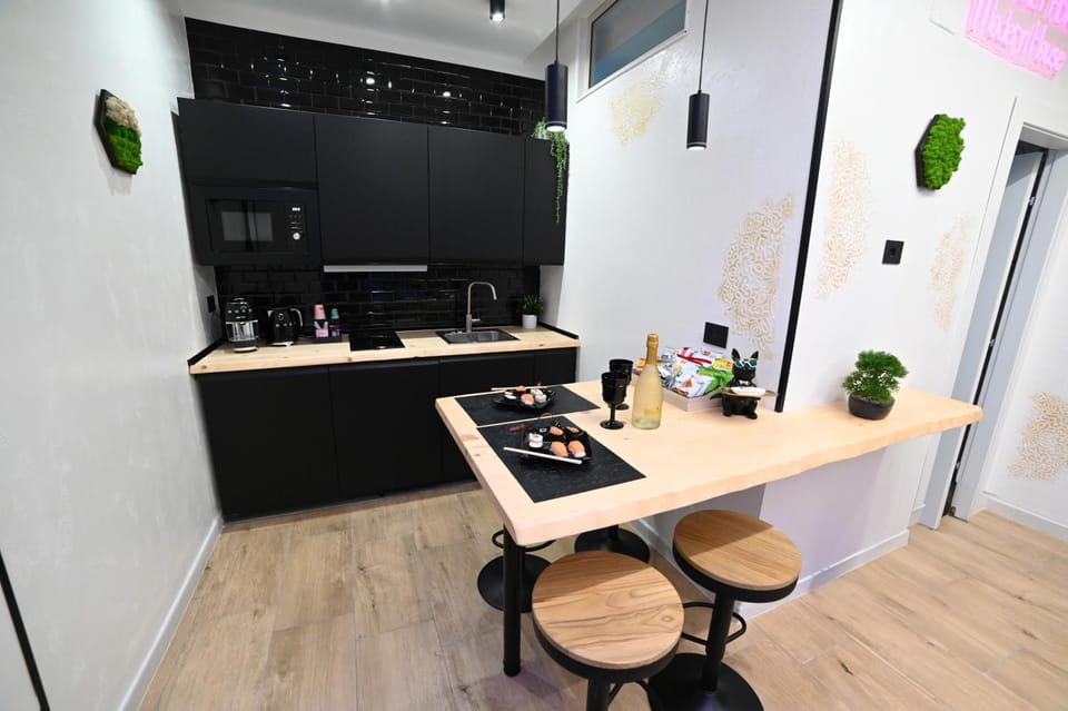 Kitchen or kitchenette, Breakfast, kitchen