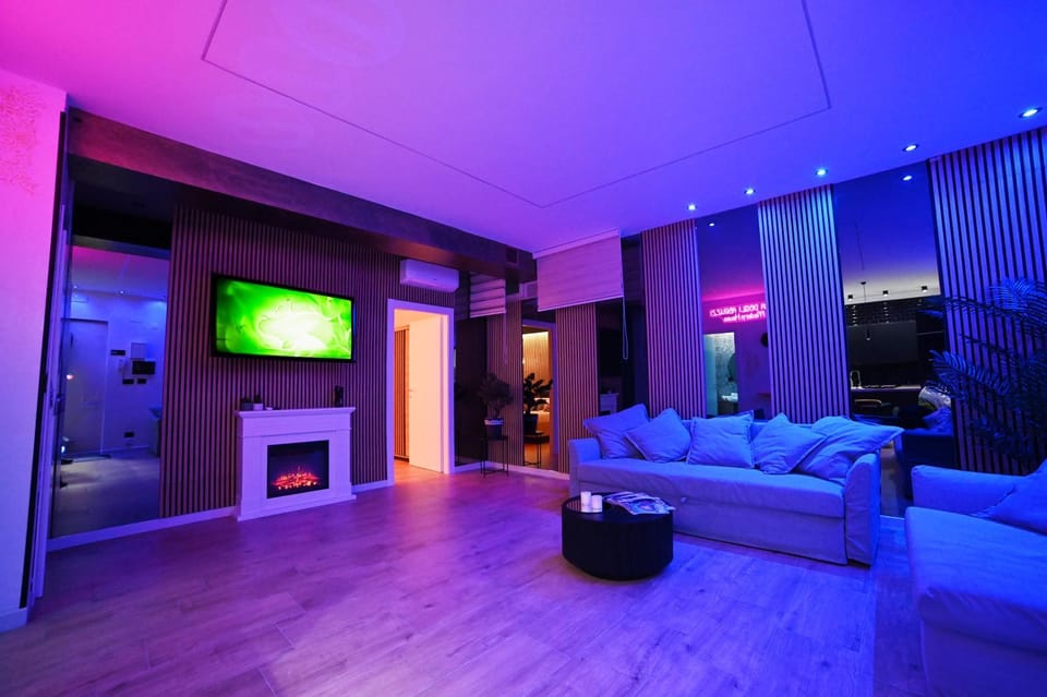 Communal lounge/ TV room, TV and multimedia, Living room, Seating area, Evening entertainment, flat iron