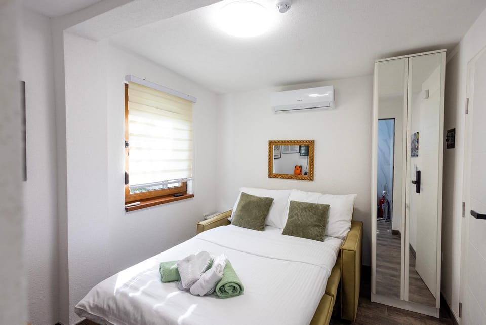 Bed, Photo of the whole room, Bedroom, towels, wardrobe, air conditioner