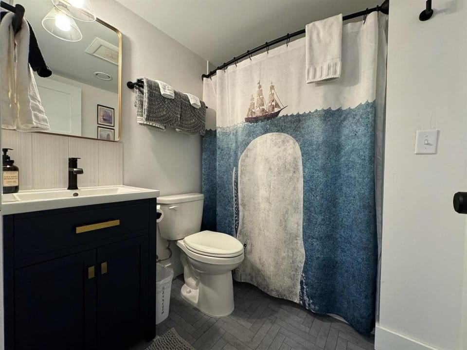 Charming 1 bedbath Suite in waterfront Cottage Apartment in Somers