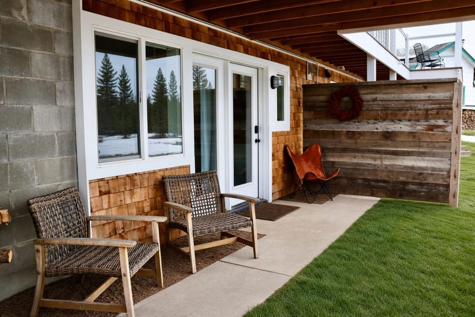 Charming 1 bedbath Suite in waterfront Cottage Apartment in Somers