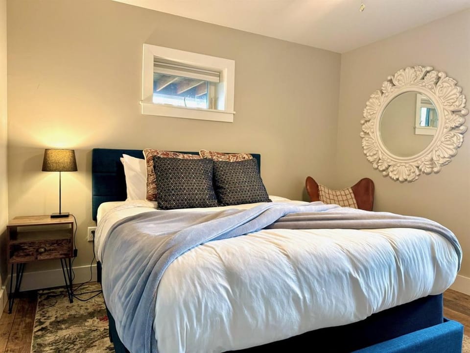 Charming 1 bedbath Suite in waterfront Cottage Apartment in Somers
