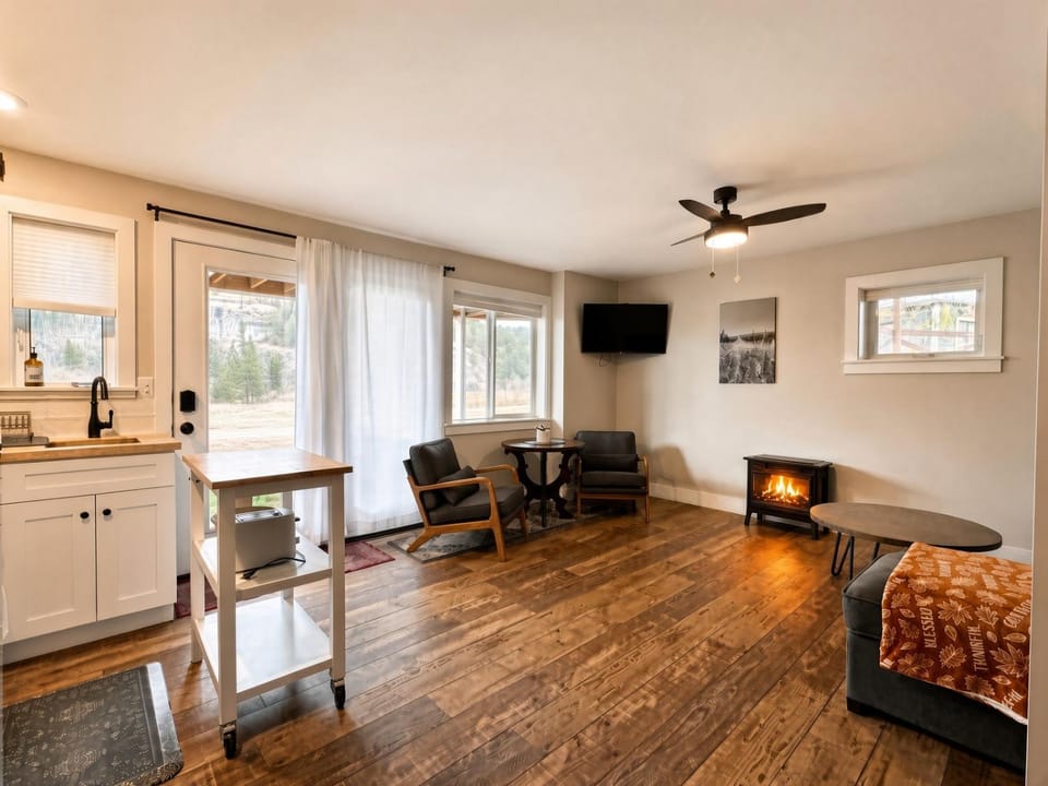 Charming 1 bedbath Suite in waterfront Cottage Apartment in Somers
